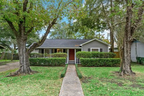 1110 Woods Dr, Liberty, TX, 77575-3610 | Card Image