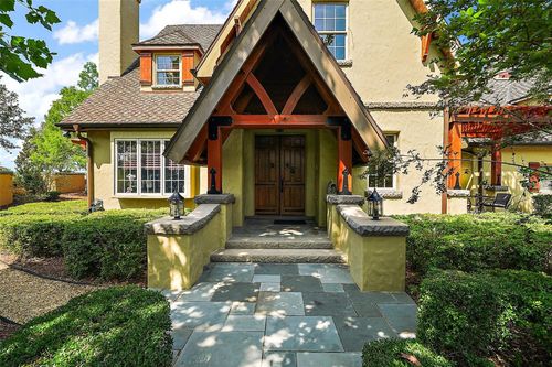 707 S Dixie Dr, HOWEY IN THE HILLS, FL, 34737-4325 | Card Image