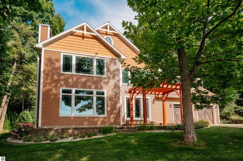 6860 Peninsula Dr, Traverse City, MI, 49686-1742 | Card Image