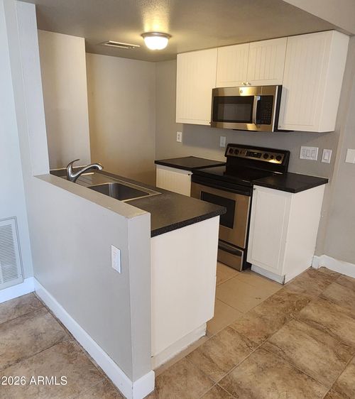 b78-2132 W Glenrosa Ave, Phoenix, AZ, 85015-4829 | Card Image