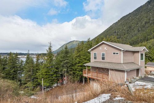 135 Knutson Drive, Sitka, AK, 99835 | Card Image
