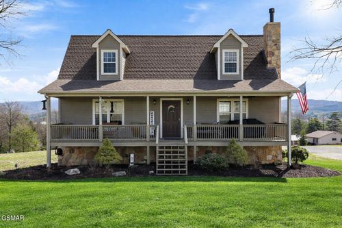 401 Klondike Cir, Kodak, TN, 37764-1317 | Card Image