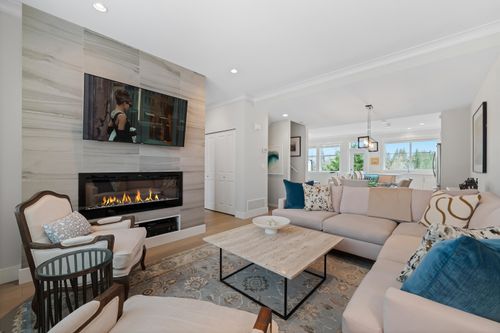 15-15717 Mountain View Drive, Surrey, BC, V3Z0C6 | Card Image