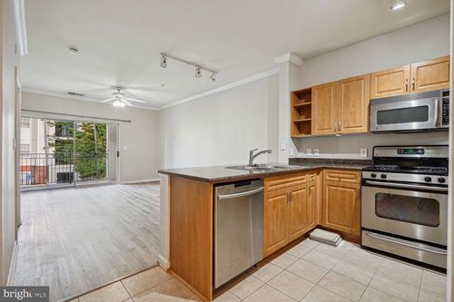 201-12949 Centre Park Cir, HERNDON, VA, 20171-5979 | Card Image