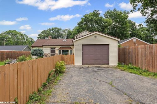 2834 Lansdowne Rd, Waterford Twp, MI, 48329-2946 | Card Image
