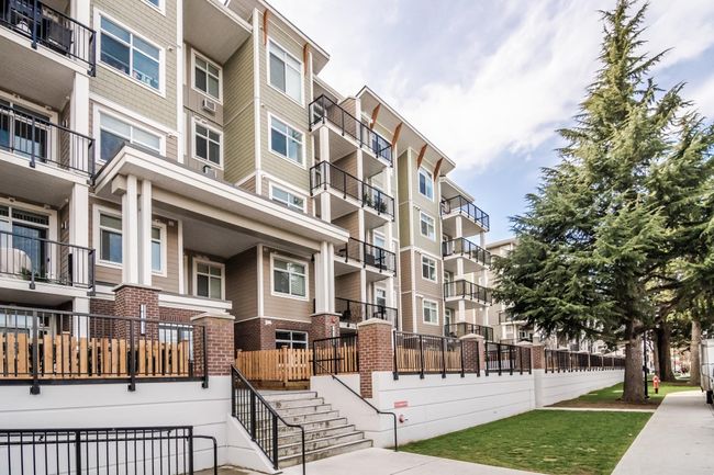 103 - 20696 Eastleigh Crescent, Condo with 2 bedrooms, 2 bathrooms and 1 parking in Langley BC | Image 1