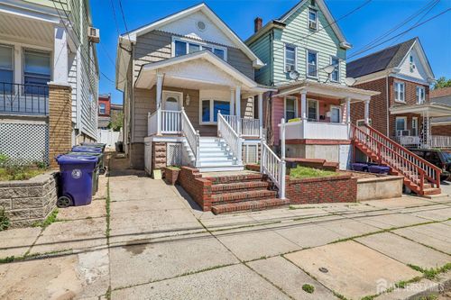 366 Jeffries St, Perth Amboy, NJ, 08861-3226 | Card Image