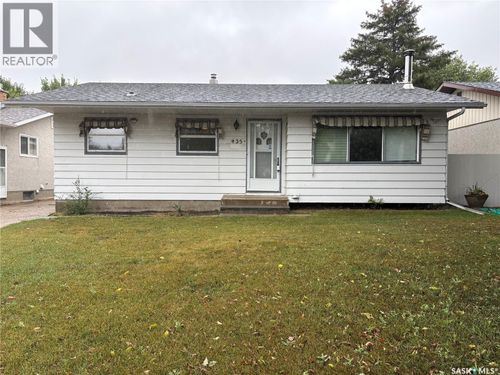 435 Garnet St N, Regina, SK, S4R3T2 | Card Image