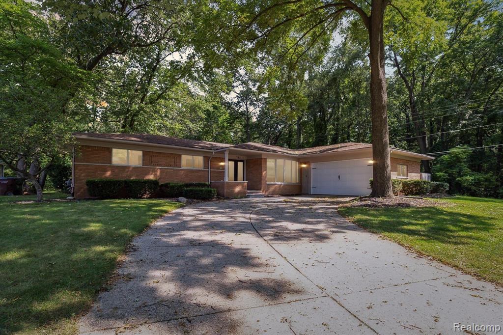 Chirco Dr, Shelby Township, MI 48316