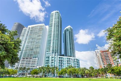 3505 - 1900 N Bayshore Dr, Condo with 0 bedrooms, 1 bathrooms and null parking in Miami FL | Image 2