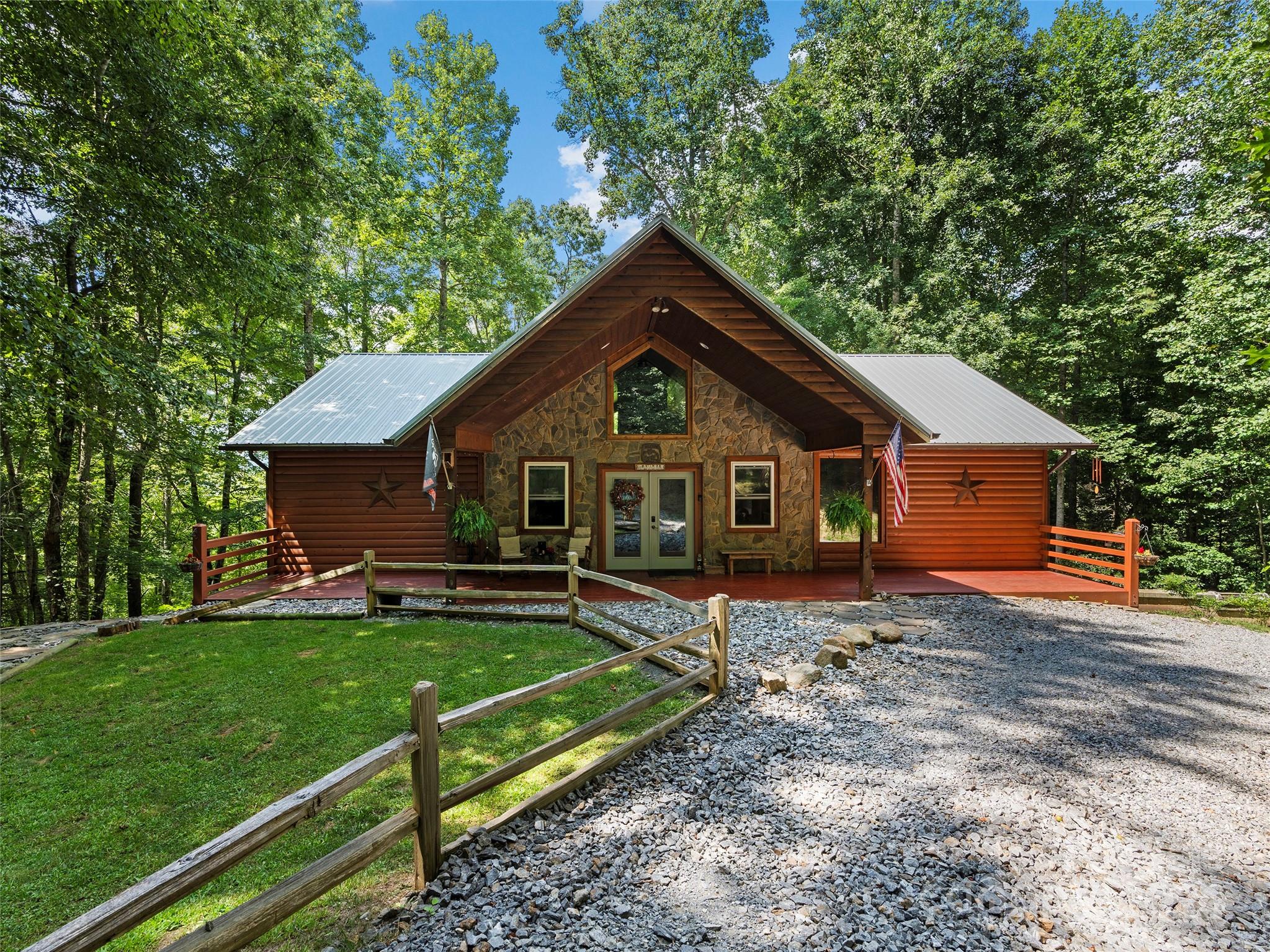 Dawn Valley Rd, Waynesville, NC 28785