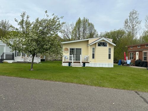 807 Brown St., Detroit Lakes, MN, 56501 | Card Image