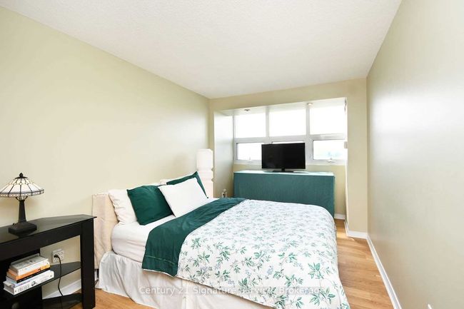 2407 - 8 Lisa St, Condo with 3 bedrooms, 2 bathrooms and null parking in Brampton ON | Image 5