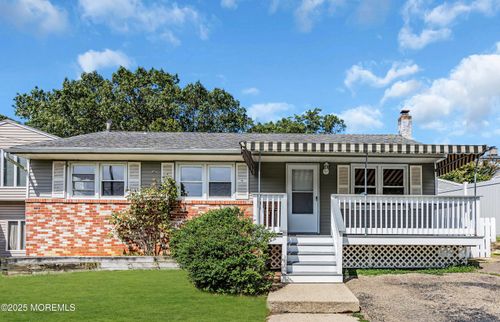 531 Oak Ter, Point Pleasant Boro, NJ, 08742-2712 | Card Image