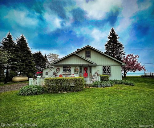 2109 S Lakeshore Rd, Harbor Beach, MI, 48441-7943 | Card Image