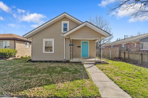 237 8th Ave, Beech Grove, IN, 46107-1209 | Card Image