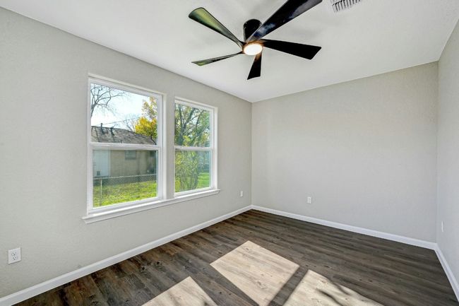 212 S Walnut Ave, House other with 3 bedrooms, 2 bathrooms and 2 parking in Luling TX | Image 24
