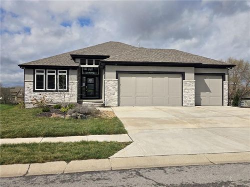 1205 Hampton Dr, Raymore, MO, 64083-8384 | Card Image