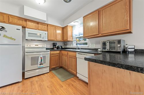 3208 Mount Vernon Rd, Port Huron, MI, 48060-1836 | Card Image