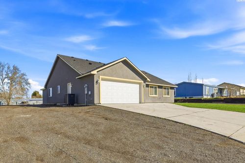 3902 W Snow Ln, Benton City, WA, 99320 | Card Image