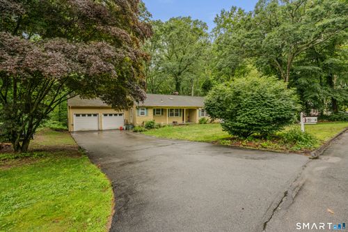 4 Robinhood Dr, Gales Ferry, CT, 06335-1317 | Card Image