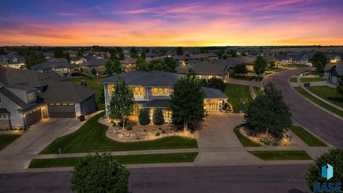 2308 S Durango Dr, Sioux Falls, SD, 57110-8819 | Card Image