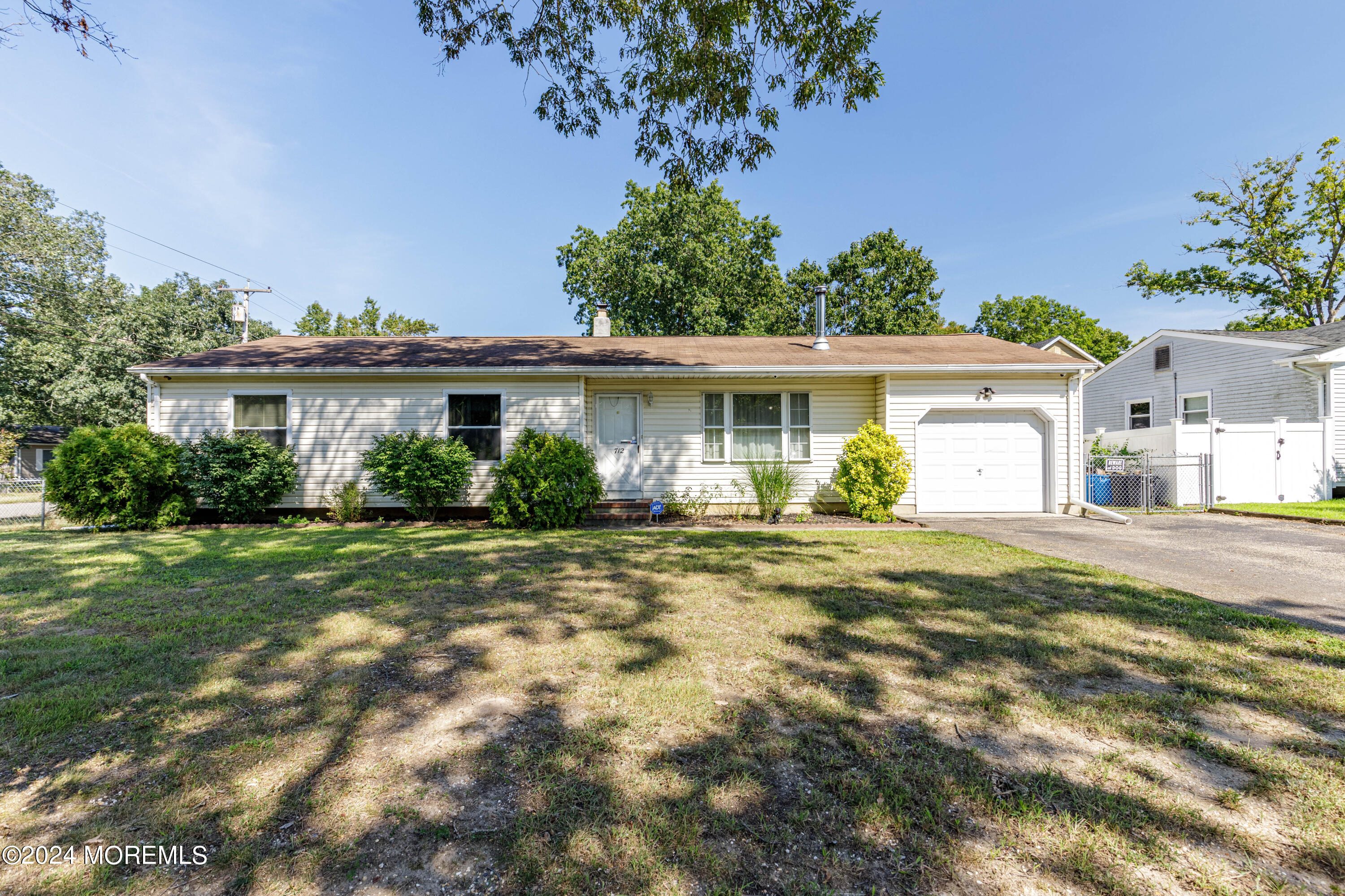 Beacon St, Toms River, NJ 08757