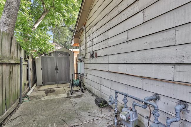 Storage Shed in Back of Building | Image 4