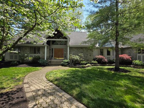 668 Founders Ridge Drive, Columbus, OH, 43230 | Card Image