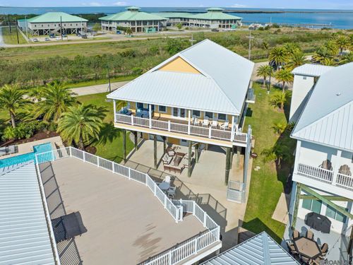 47 Queen Bess Dr, Grand Isle, LA, 70358-9718 | Card Image