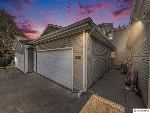 51-604 Lakeside Dr, Lincoln, NE, 68528-1789 | Card Image