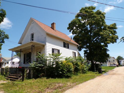 304 S Madison St, Morrison, IL, 61270-2723 | Card Image