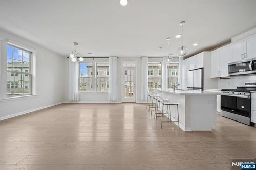 57 Arnold Dr, Wood Ridge, NJ, 07075-2529 | Card Image