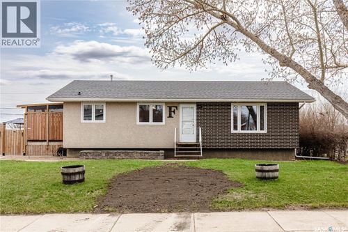 1003 Ominica St E, Moose Jaw, SK, S6H0J4 | Card Image