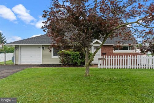 54 Cactus Rd, LEVITTOWN, PA, 19057-1702 | Card Image