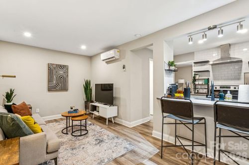 apt-119-2000 Patio Ct, Charlotte, NC, 28205-2047 | Card Image