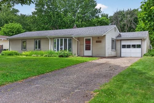 2071 Lindy Ave, Roseville, MN, 55113-5926 | Card Image