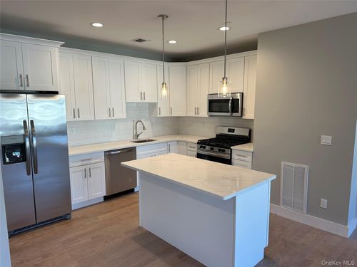 400 Oak St, Copiague, NY, 11726-3124 | Card Image