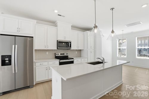 46-1135 Kokomo Ln, Charlotte, NC, 28206-4065 | Card Image