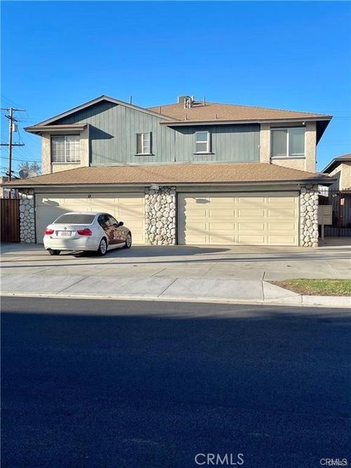 17 E Plymouth St, Long Beach, CA, 90805-8102 | Card Image