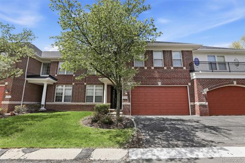 4368 Gateway Cir, West Bloomfield, MI, 48322-3670 | Card Image