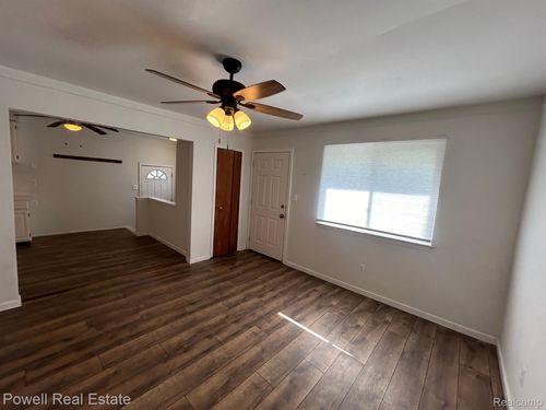 15840 Wakenden, Redford, MI, 48239-3835 | Card Image