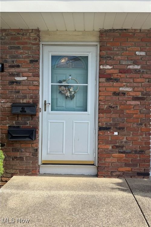 7487 Essex Dr, Mentor, OH, 44060-5246 | Card Image