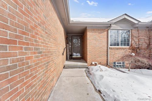 2087 Fairway Cir, Canton, MI, 48188-5098 | Card Image