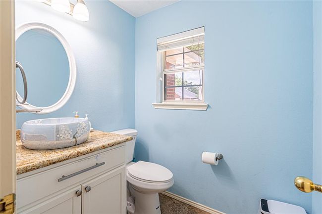 Half Bath 1st floor | Image 8