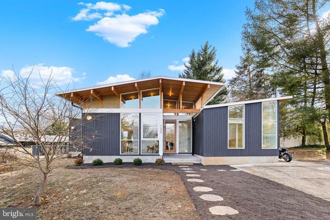 7905 Sycamore Dr, House other with 3 bedrooms, 3 bathrooms and null parking in FALLS CHURCH VA | Image 7