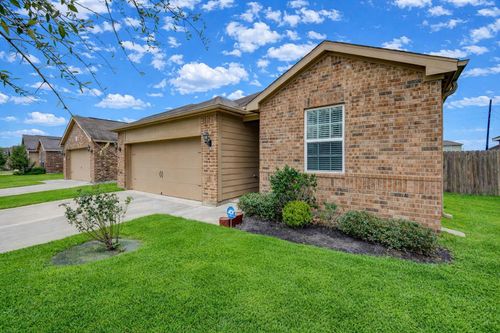 9443 Skyblue Dr, Rosharon, TX, 77583-1357 | Card Image
