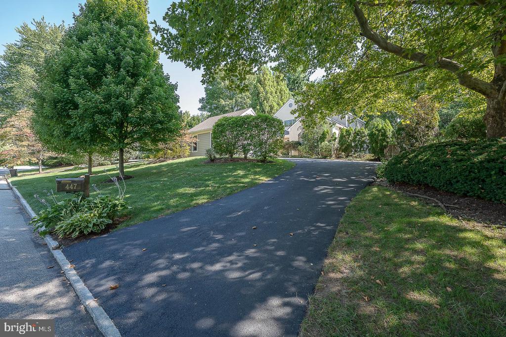 Inveraray Rd, Villanova, PA 19085