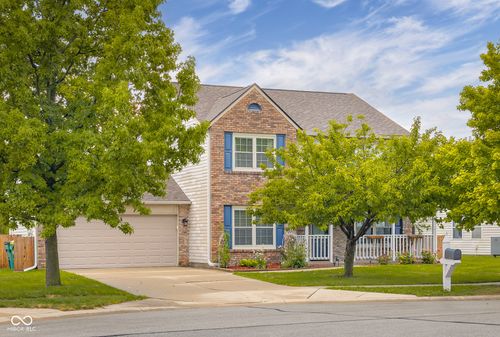 688 Canary Creek Dr, Franklin, IN, 46131-7492 | Card Image