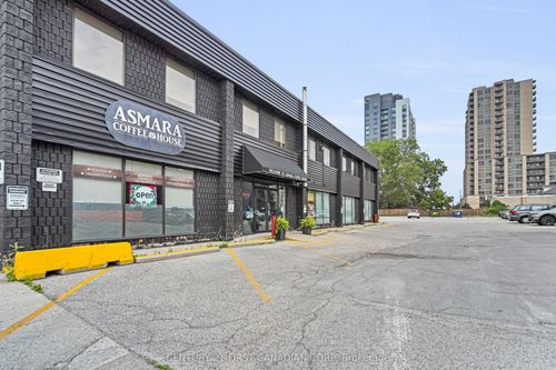 700 York St, London, ON, N5W2S8 | Card Image